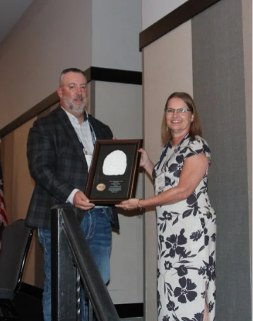Jane Kuhl Accepting HOF Award